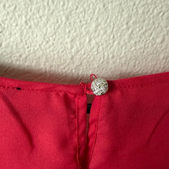 Red blouse - Picture 4 of 6